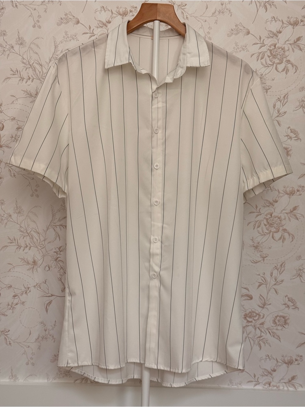 SHEIN Cream Short-Sleeve Button-Down Shirt with Thin Black Pinstripes